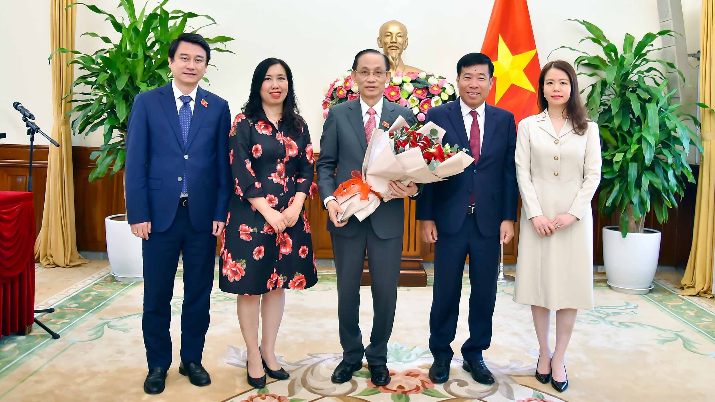 Bộ Ngoại giao chúc mừng đồng chí Lê Hoài Trung được Quốc hội phê chuẩn bổ nhiệm giữ chức Bộ trưởng Bộ Ngoại giao