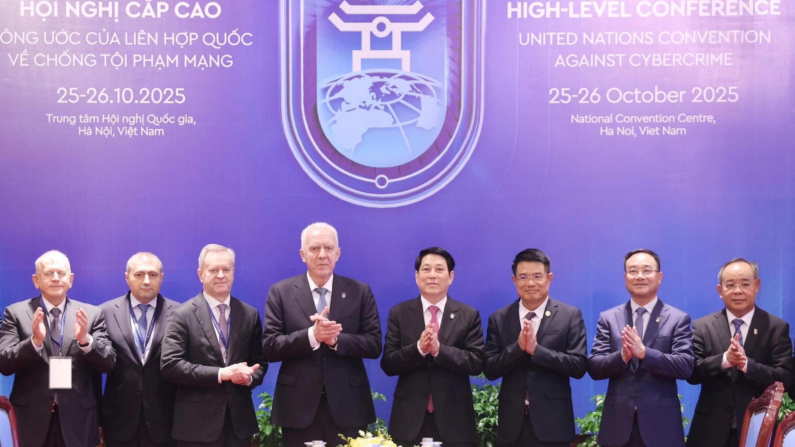 Chủ tịch nước Lương Cường tiếp Tổng Công tố Liên bang Nga A.V. Gutsan