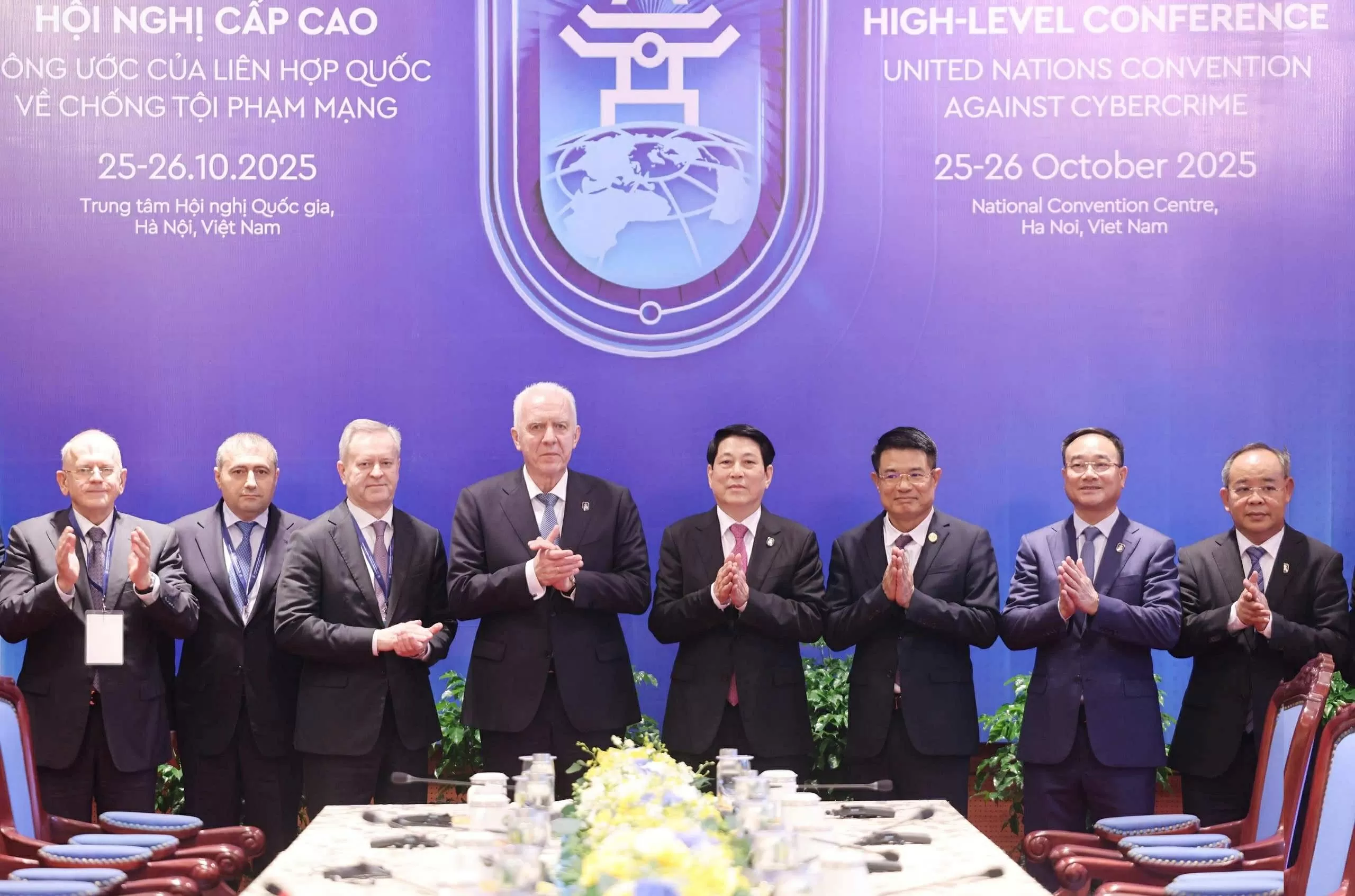 Chủ tịch nước Lương Cường đã tiếp Tổng Công tố Liên bang Nga A.V. Gutsan Chủ tịch nước Lương Cường đã tiếp Tổng Công tố Liên bang Nga A.V. Gutsan