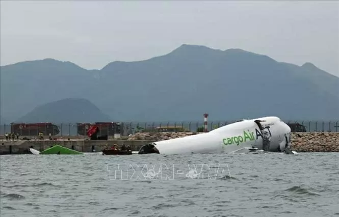 Vụ máy bay trượt khỏi đường băng ở Hong Kong (Trung Quốc): Tìm thấy hộp đen Vụ máy bay trượt khỏi đường băng ở Hong Kong (Trung Quốc): Tìm thấy hộp đen
