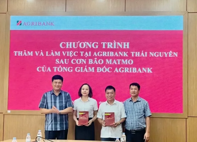 Đồng chí Phạm Toàn Vượng - Tổng Giám đốc Agribank đã làm việc với các chi nhánh trên địa bàn tỉnh Thái Nguyên để kiểm tra, chỉ đạo công tác khắc phục hậu quả bão số 11, thăm hỏi người lao động và khách hàng bị thiệt hại.