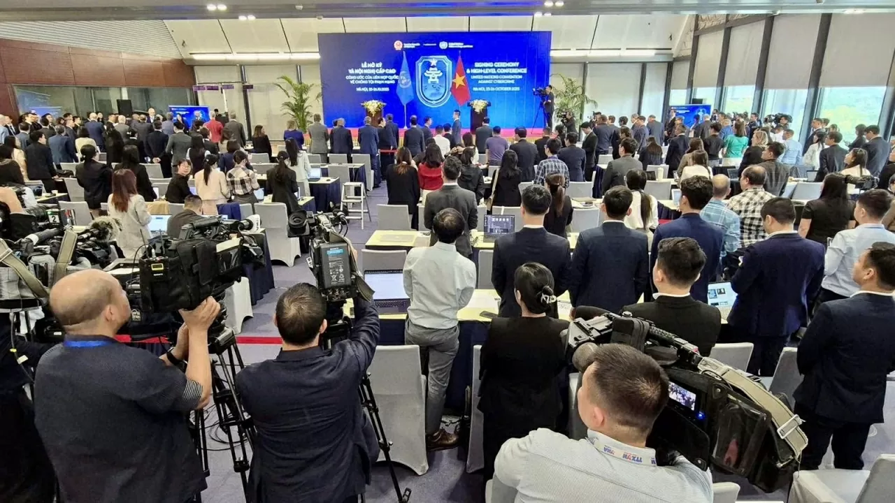 Các phóng viên báo chí trong và ngoài nước làm việc tại trung tâm báo chí, Trung tâm Hội nghị quốc gia. (Ảnh: Hoàng Giáp) Các phóng viên báo chí trong và ngoài nước làm việc tại trung tâm báo chí, Trung tâm Hội nghị quốc gia. (Ảnh: Hoàng Giáp)