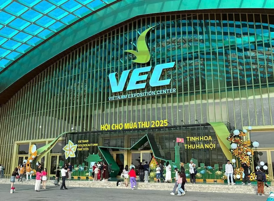 Hội chợ Mùa Thu lần thứ nhất . Hội chợ Mùa Thu lần thứ nhất .