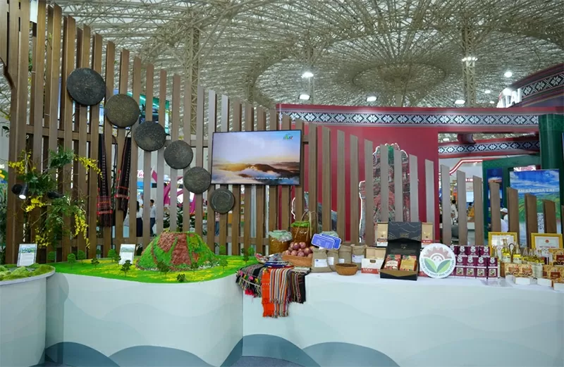 Con thuyền hoa bất tử và khát vọng Lâm Đồng