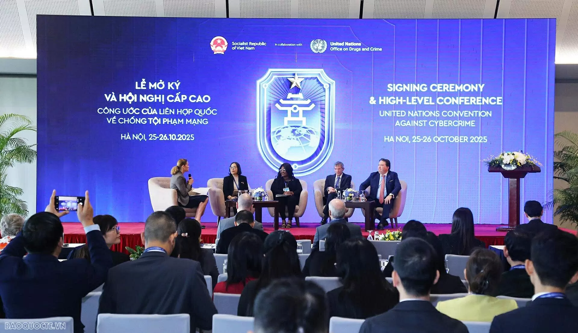 Công ước Hà Nội: Lá chắn bảo vệ phụ nữ và trẻ em khỏi bị xâm hại trên không gian mạng Công ước Hà Nội: Lá chắn bảo vệ phụ nữ và trẻ em khỏi bị xâm hại trên không gian mạng