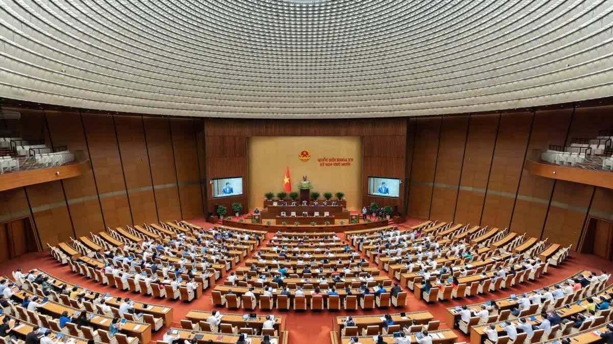 hom nay 3110 quoc hoi nghe luat dieu uoc quoc te