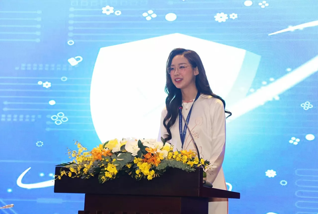 Hoa hậu Lê Nguyễn Bảo Ngọc đại diện Thanh niên Việt Nam phát biểu tại Hội thảo. (Ảnh: Thành Long) Hoa hậu Lê Nguyễn Bảo Ngọc đại diện Thanh niên Việt Nam phát biểu tại Hội thảo. (Ảnh: Thành Long)