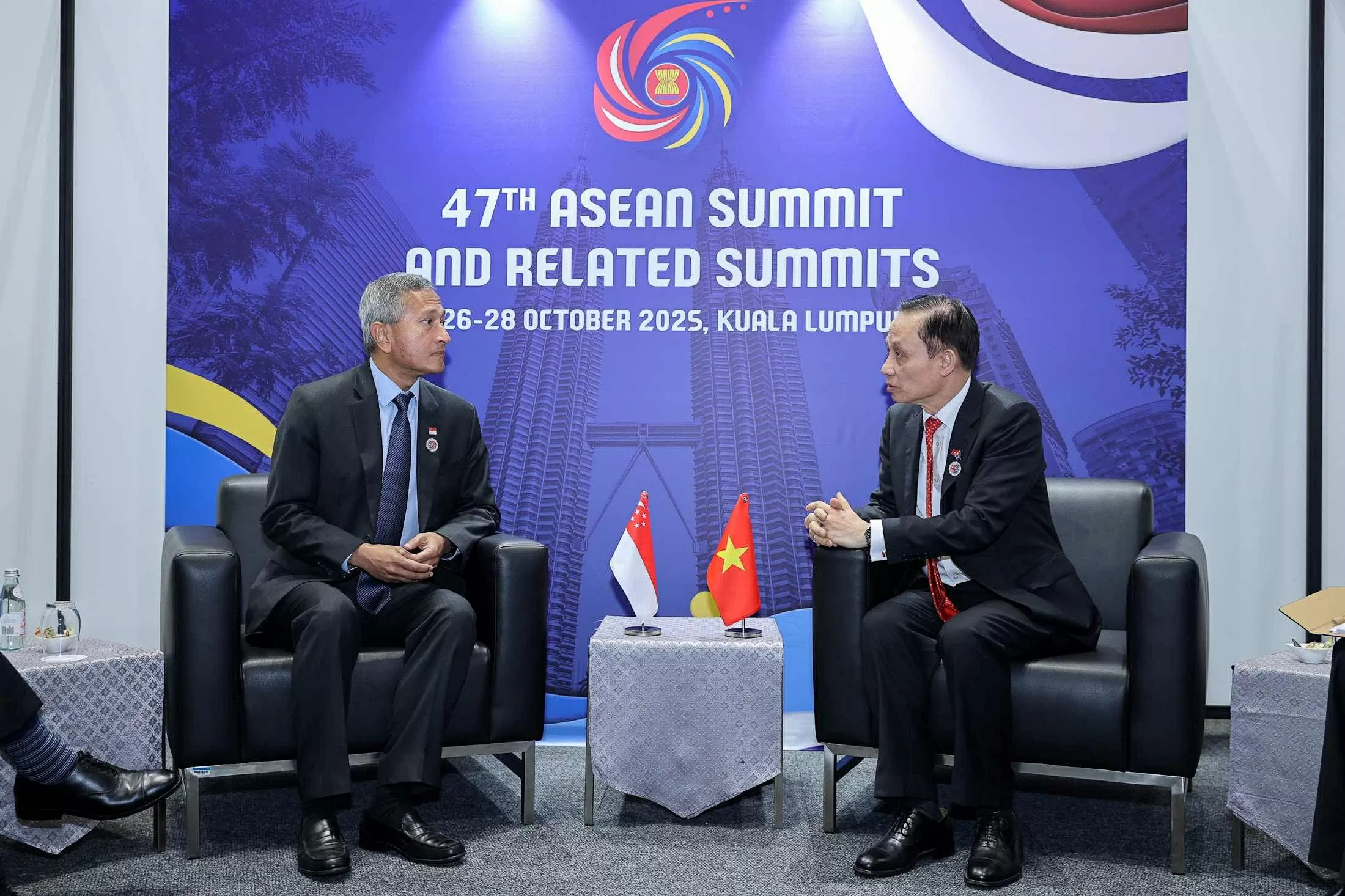 Bộ trưởng Ngoại giao Lê Hoài Trung gặp Bộ trưởng Ngoại giao Singapore Bộ trưởng Ngoại giao Lê Hoài Trung gặp Bộ trưởng Ngoại giao Singapore