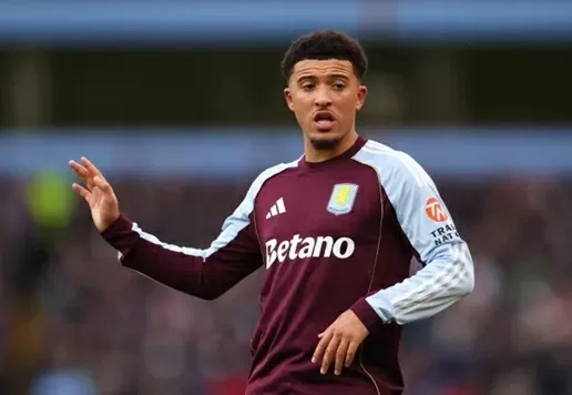 Jadon Sancho tỏ thái độ với HLV Unai Emery