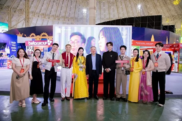 Khám phá không gian 'Tinh hoa Văn hóa Việt Nam' tại Hội chợ mùa Thu 2025 Khám phá không gian 'Tinh hoa văn hóa Việt Nam' tại Hội chợ mùa Thu 2025