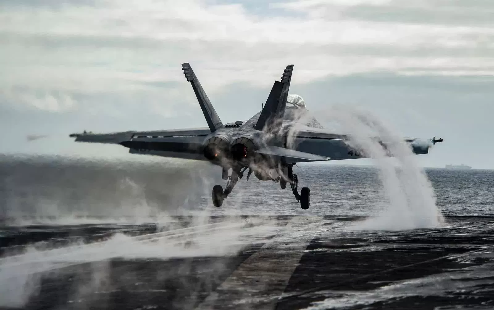 Tiêm kích Mỹ rơi ở Biển Đông, nguyên nhân đang được điều tra Tiêm kích Mỹ rơi ở Biển Đông, nguyên nhân đang được điều tra