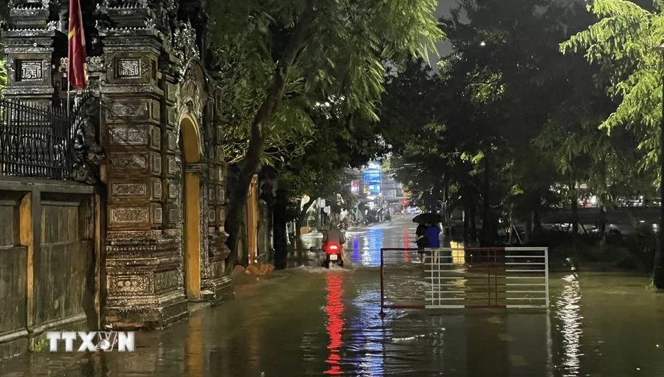 TP. Huế: Lũ trên sông Hương vượt báo động 3 gây ngập lụt diện rộng