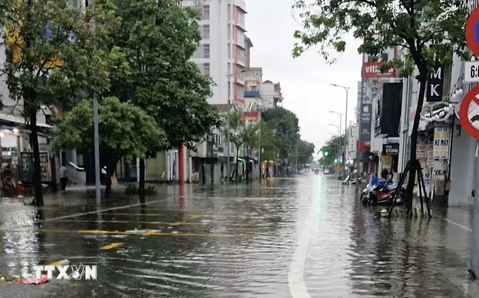 TP. Huế: Lũ trên sông Hương vượt báo động 3 gây ngập lụt diện rộng