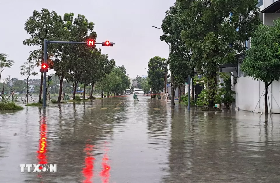 TP. Huế: Lũ trên sông Hương vượt báo động 3 gây ngập lụt diện rộng