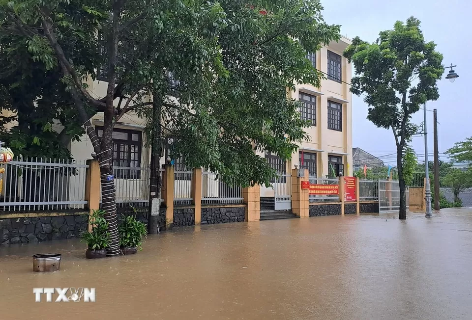 TP. Huế: Lũ trên sông Hương vượt báo động 3 gây ngập lụt diện rộng