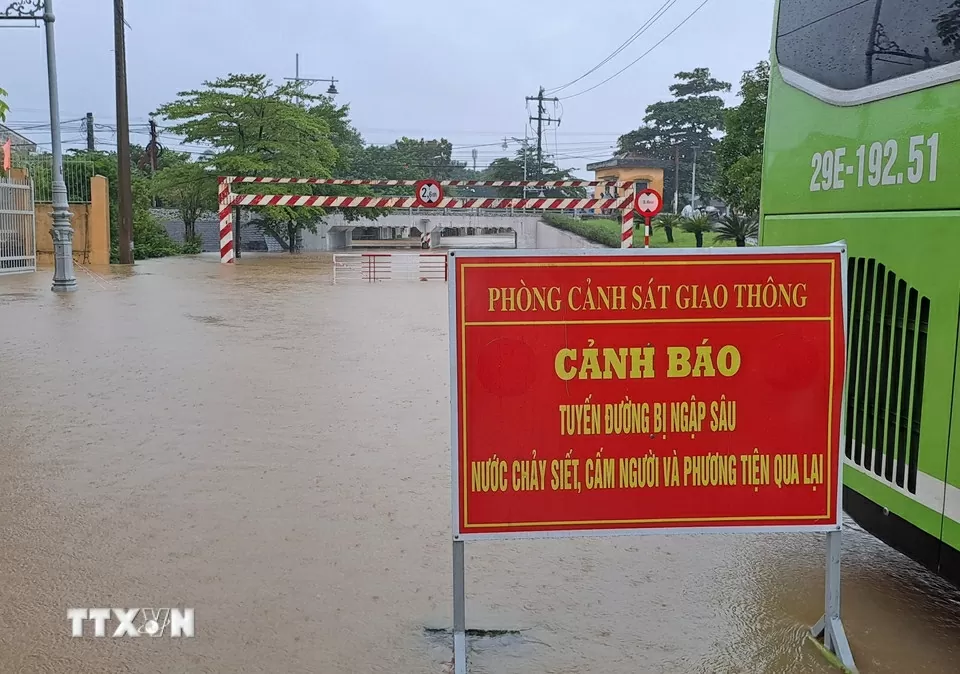 TP. Huế: Lũ trên sông Hương vượt báo động 3 gây ngập lụt diện rộng