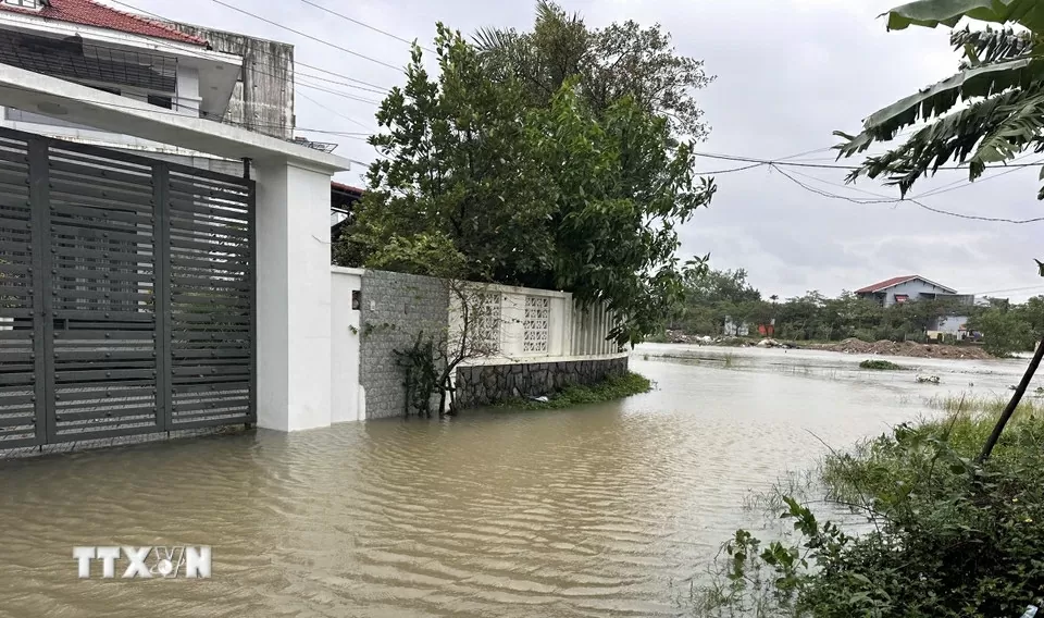 TP. Huế: Lũ trên sông Hương vượt báo động 3 gây ngập lụt diện rộng