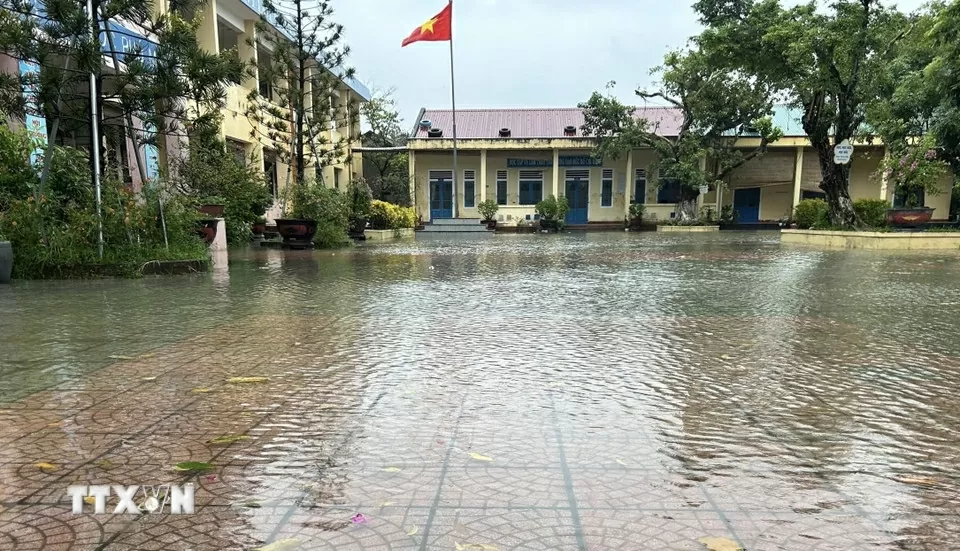 TP. Huế: Lũ trên sông Hương vượt báo động 3 gây ngập lụt diện rộng