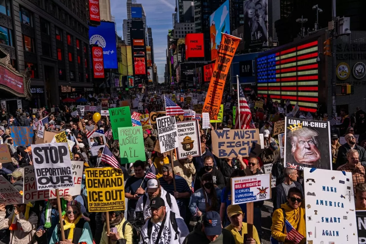 Ảnh ấn tượng: Quốc vương Anh công du đất thánh, EU-Ai Cập trong bước đi đầu tiên, Thái Lan-Campuchia bắt tay hoà bình