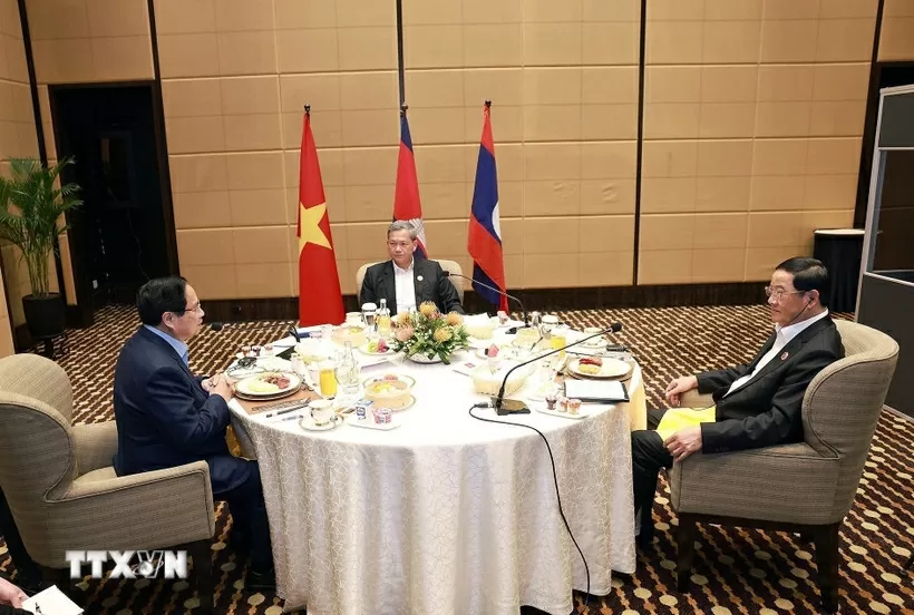 Thủ tướng Chính phủ Phạm Minh Chính ăn sáng làm việc với Thủ tướng Lào và Thủ tướng Campuchia