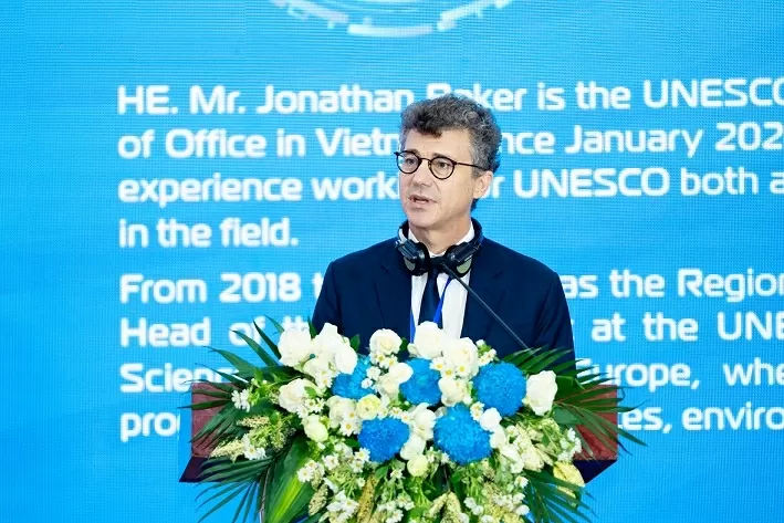 Việt Nam công bố báo cáo toàn diện đầu tiên về Đạo đức Trí tuệ nhân tạo theo khung của UNESCO Việt Nam công bố Báo cáo toàn diện đầu tiên về đạo đức trí tuệ nhân tạo theo khung của UNESCO