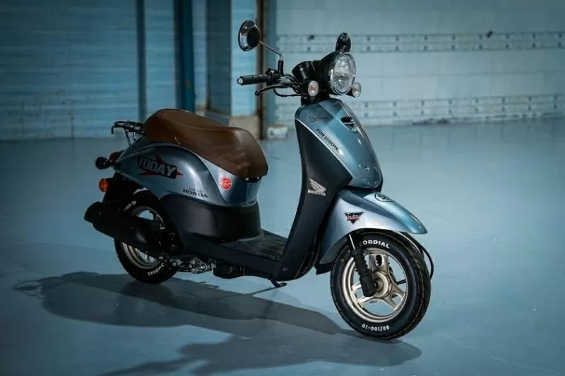 Cận cảnh xe tay ga cổ điển Honda Today 50 vừa về Việt Nam