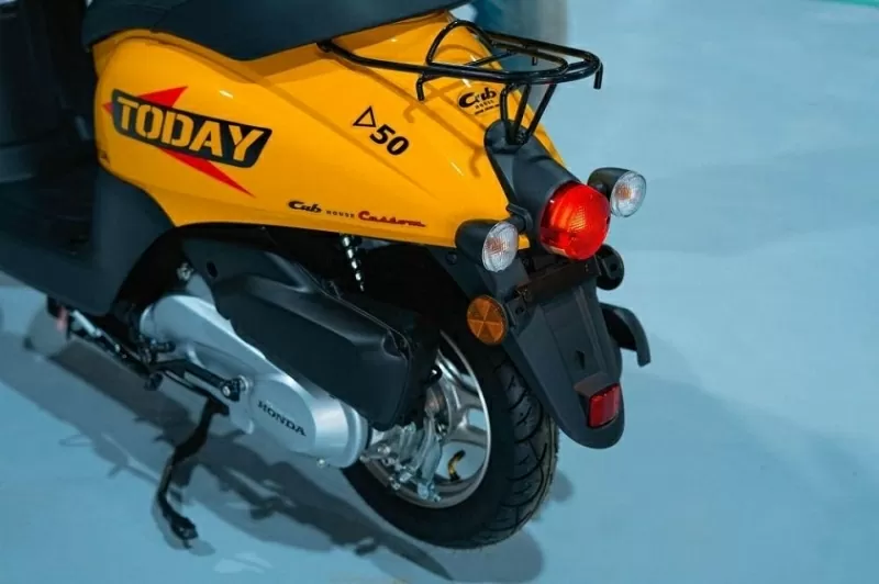 Cận cảnh xe tay ga cổ điển Honda Today 50 vừa về Việt Nam