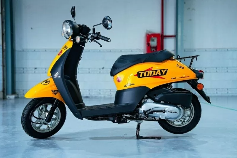 Cận cảnh xe tay ga cổ điển Honda Today 50 vừa về Việt Nam