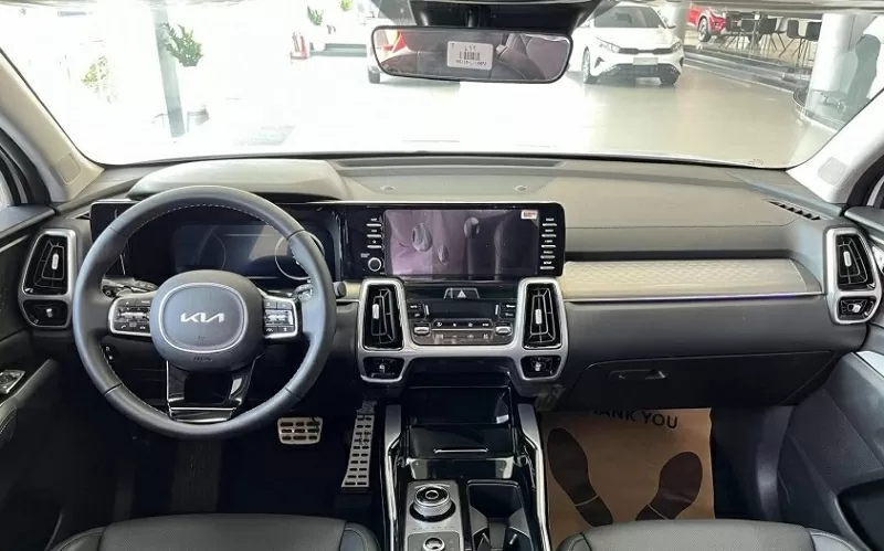 Phiên bản Sorento PHEV 1.6L Premium vẫn giữ nguyên danh sách trang bị tiện nghi tương đương với bản cao cấp động cơ đốt trong. 