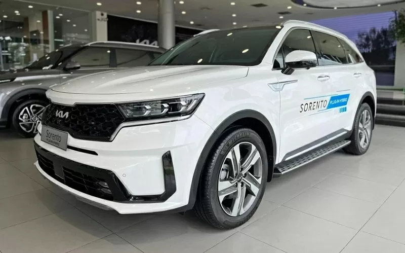 Kia Sorento PHEV 1.6L Premium đang được áp dụng ưu đãi tiền mặt 150 triệu đồng, đưa giá bán từ 1,399 tỷ đồng xuống còn 1,249 tỷ đồng.