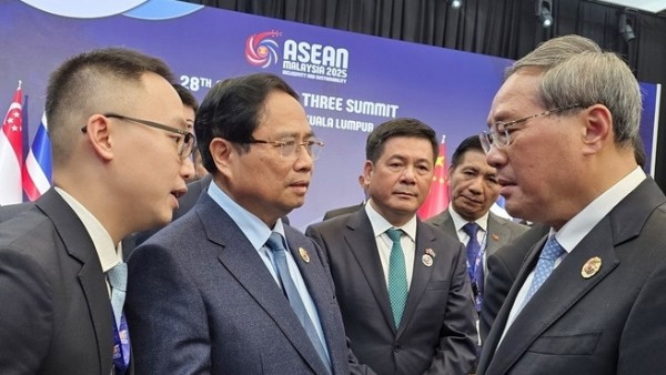 Hội nghị cấp cao ASEAN lần thứ 47: Thủ tướng Phạm Minh Chính gặp Thủ tướng Trung Quốc Lý Cường