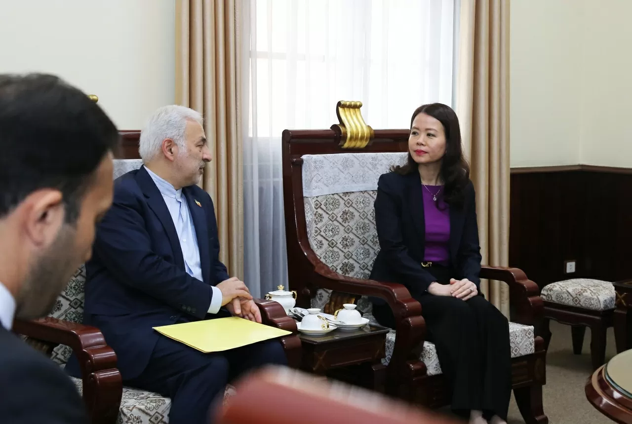 Thứ trưởng Ngoại giao Nguyễn Minh Hằng tiếp Thứ trưởng Ngoại giao Iran Vahid Jalalzadeh. (Ảnh: Thành Long)