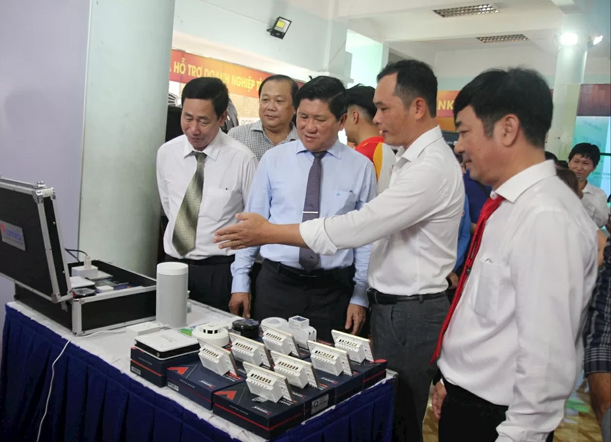 Cà Mau: Người dân thoát nghèo nhờ bán hàng, trở thành công dân số