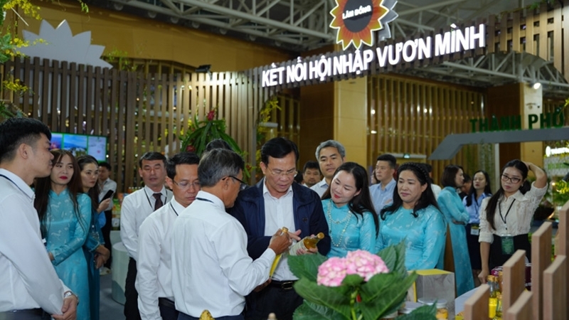 Lâm Đồng thu hút hàng nghìn khách tham quan tại Hội chợ mùa Thu 2025