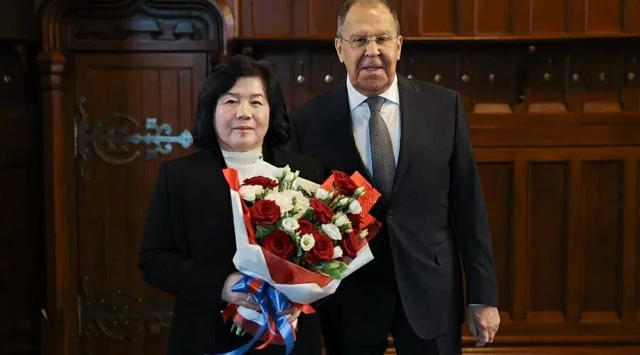 Ngoại trưởng Triều Tiên thăm Nga: Bình Nhưỡng tuyên bố kiên định ủng hộ Moscow, Tổng thống Putin khẳng định quan hệ song phương đang 'đúng kế hoạch' Ngoại trưởng Triều Tiên thăm Nga: Bình Nhưỡng tuyên bố kiên định ủng hộ Moscow, Tổng thống Putin khẳng định quan hệ song phương đang 'đúng kế hoạch'