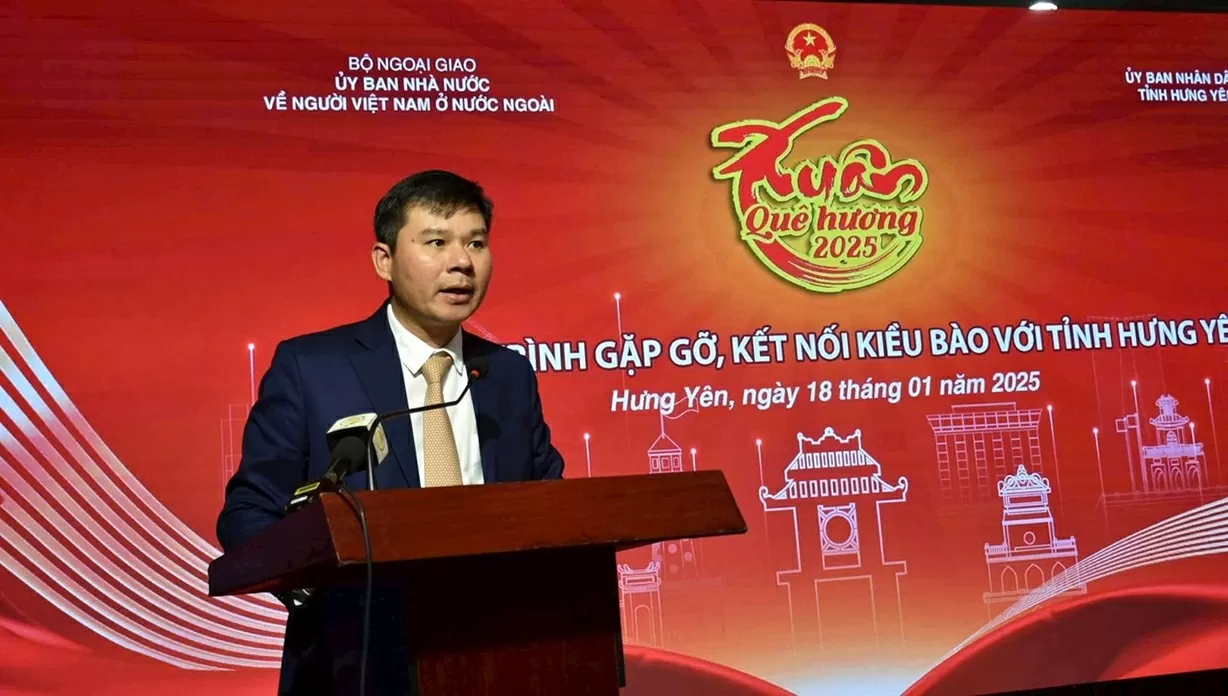 Ông Nguyễn Lê Huy - Phó Chủ tịch Thường trực tỉnh Hưng Yên phát biểu tại Chương trình Xuân Quê hương 2025 tại Hưng Yên.