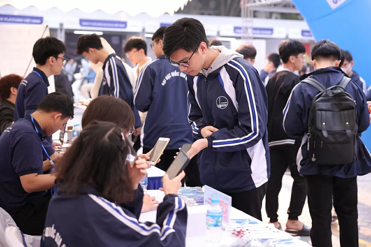 Trường ĐH Công nghệ – ĐHQGHN không xét tuyển học bạ, dự kiến bỏ 3 tổ hợp Trường ĐH Công nghệ – ĐHQGHN không xét tuyển học bạ, dự kiến bỏ 3 tổ hợp