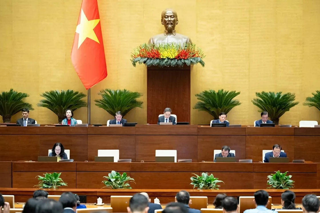 Lãnh đạo Quốc hội và các đại biểu Quốc hội tham dự phiên họp. (Nguồn: Quốc hội) Lãnh đạo Quốc hội và các đại biểu Quốc hội tham dự phiên họp. (Nguồn: Quốc hội)