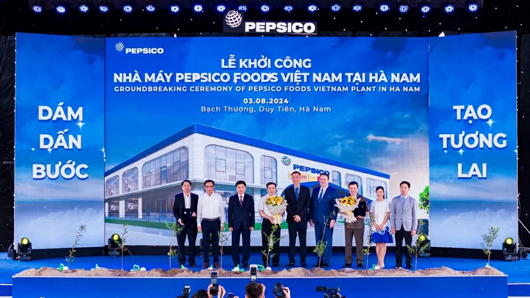 Đại sứ Hoa Kỳ Marc E. Knapper cùng lãnh đạo PepsiCo Foods Việt Nam và lãnh đạo tỉnh Hà Nam cũ (nay là tỉnh Ninh Bình) tại lễ động thổ Nhà máy Thực phẩm PepsiCo Ninh Bình – một minh chứng sống động của quan hệ hợp tác chiến lược toàn diện giữa Việt Nam và Hoa Kỳ. (Ảnh: Công ty TNHH Thực phẩm PepsiCo Việt Nam). Đại sứ Hoa Kỳ Marc E. Knapper cùng lãnh đạo PepsiCo Foods Việt Nam và lãnh đạo tỉnh Hà Nam cũ (nay là tỉnh Ninh Bình) tại lễ động thổ Nhà máy Thực phẩm PepsiCo Ninh Bình – một minh chứng sống động của quan hệ hợp tác chiến lược toàn diện giữa Việt Nam và Hoa Kỳ. (Ảnh: Công ty TNHH Thực phẩm PepsiCo Việt Nam).