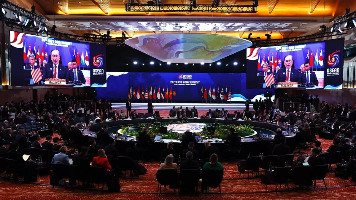 Hội nghị cấp cao Đông Á: Chủ tịch ASEAN 2025 kêu gọi các nhà lãnh đạo thúc đẩy đối thoại vì hòa bình, hoan nghênh nỗ lực xây dựng COC Hội nghị cấp cao Đông Á: Chủ tịch ASEAN 2025 kêu gọi các nhà lãnh đạo thúc đẩy đối thoại vì hòa bình, hoan nghênh nỗ lực xây dựng COC