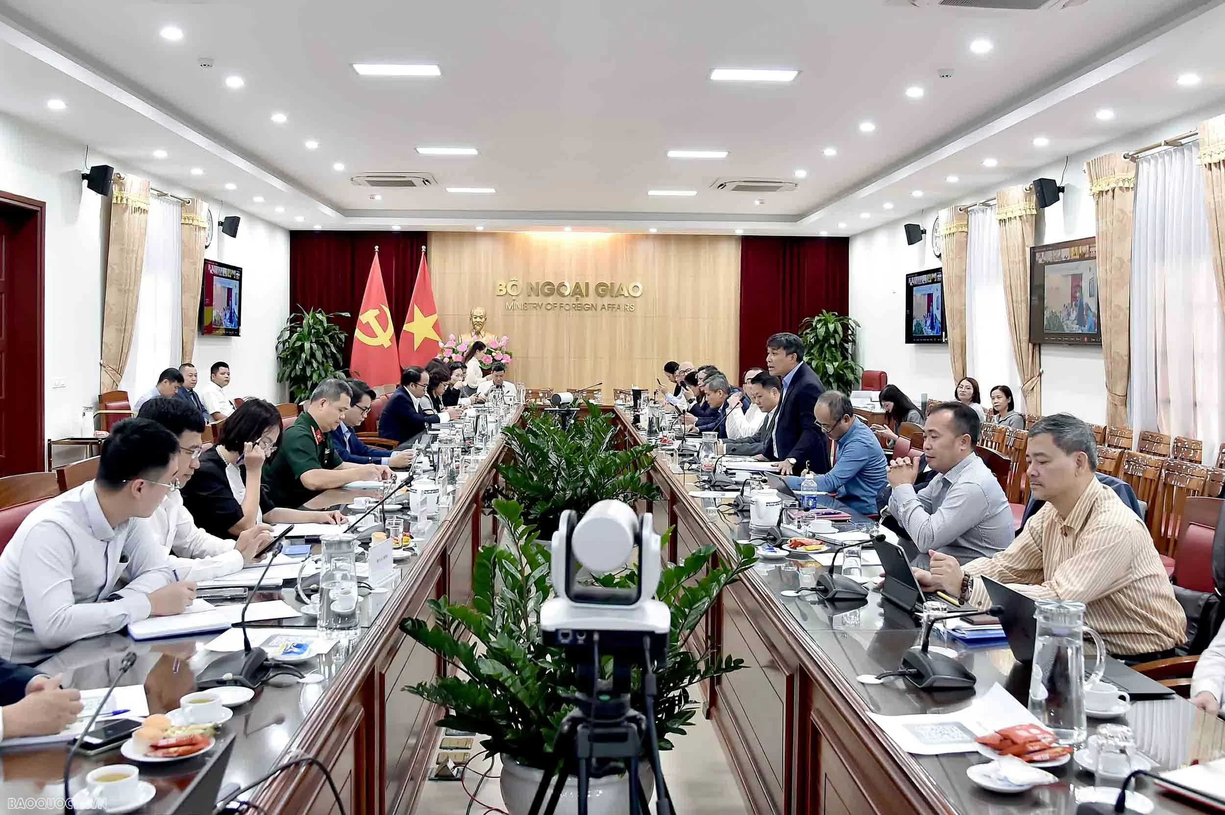 Bộ Ngoại giao chủ trì rà soát, hoàn thiện Luật Cơ quan đại diện Bộ Ngoại giao chủ trì rà soát, hoàn thiện Luật Cơ quan đại diện