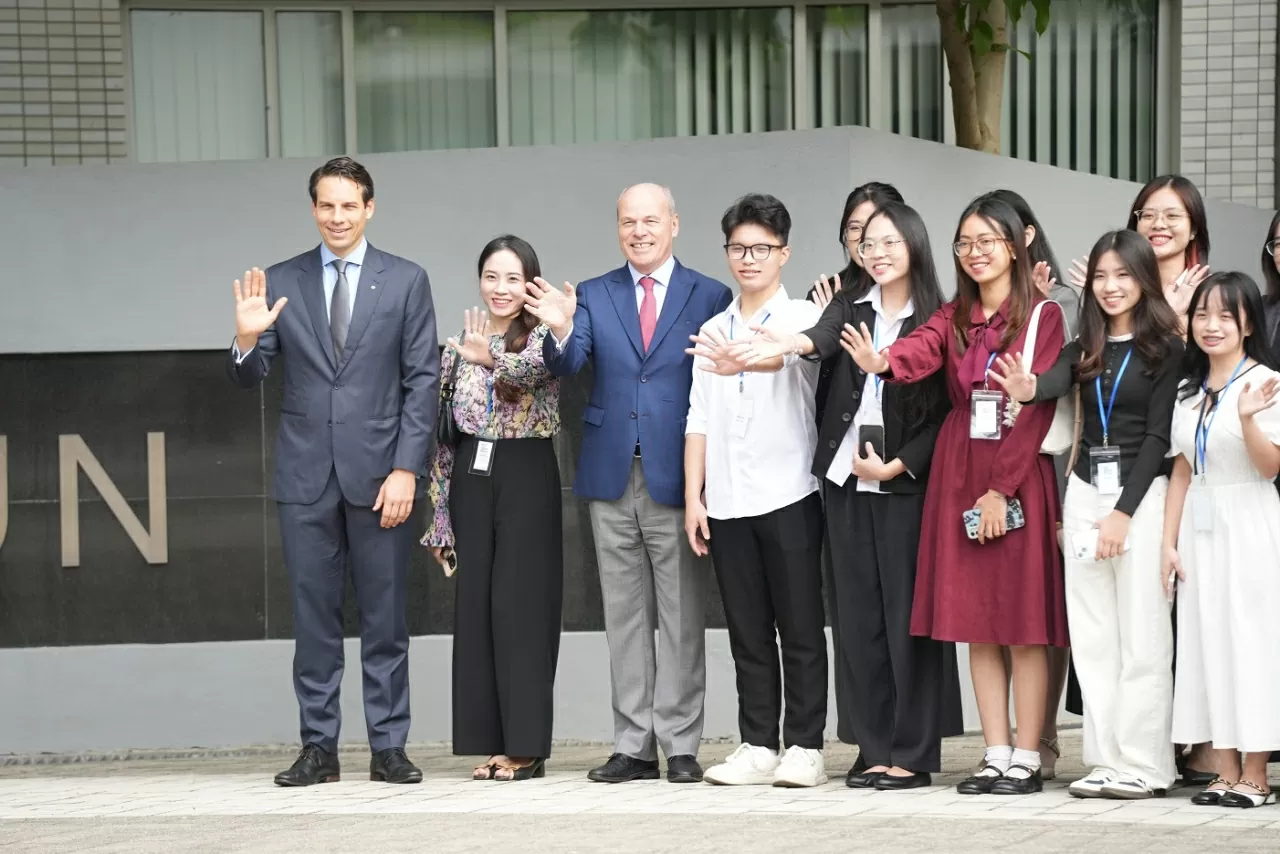 Đại sứ Canada gửi 3 thông điệp tới thanh niên Việt Nam Đại sứ Canada gửi 3 thông điệp tới thanh niên Việt Nam