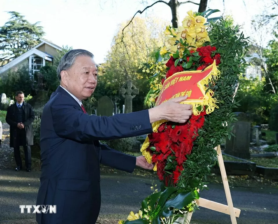 Tổng Bí thư Tô Lâm và Phu nhân viếng mộ Karl Marx tại Anh