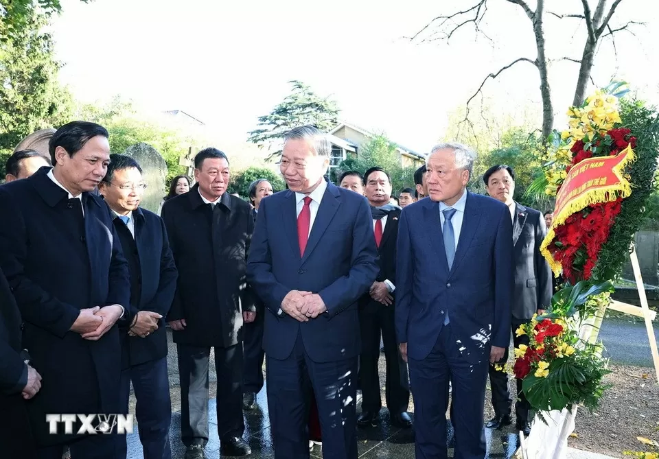 Tổng Bí thư Tô Lâm và Phu nhân viếng mộ Karl Marx tại Anh