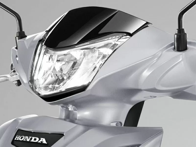 Hệ thống đèn LED cùng các chi tiết mạ crôm không chỉ làm nổi bật tổng thể, mà còn tôn lên vẻ thanh lịch và sang trọng. Hệ thống đèn LED cùng các chi tiết mạ crôm không chỉ làm nổi bật tổng thể, mà còn tôn lên vẻ thanh lịch và sang trọng.