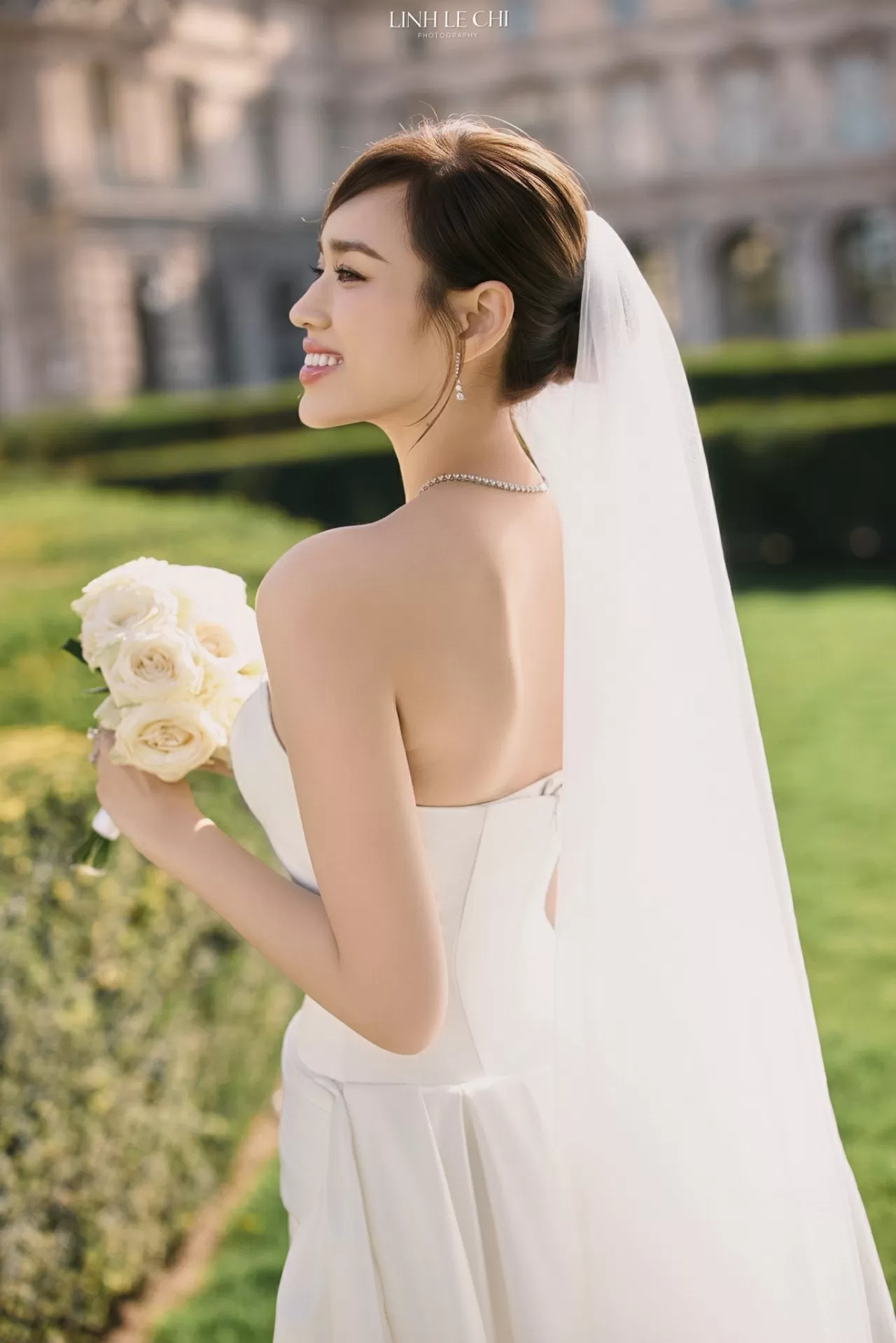 Hoa hậu Đỗ Thị Hà xả ảnh cưới đẹp như mơ