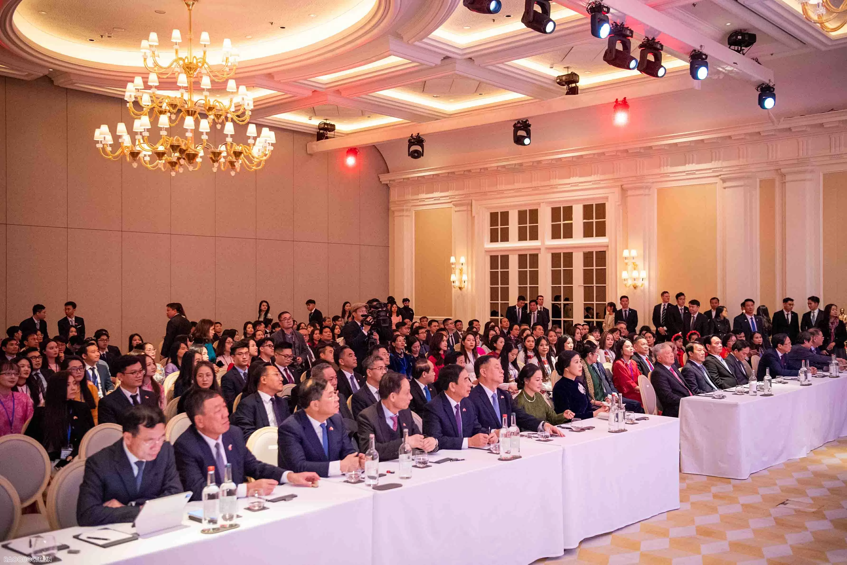 Tổng Bí thư Tô Lâm gặp gỡ cộng đồng người Việt Nam tại Vương quốc Anh