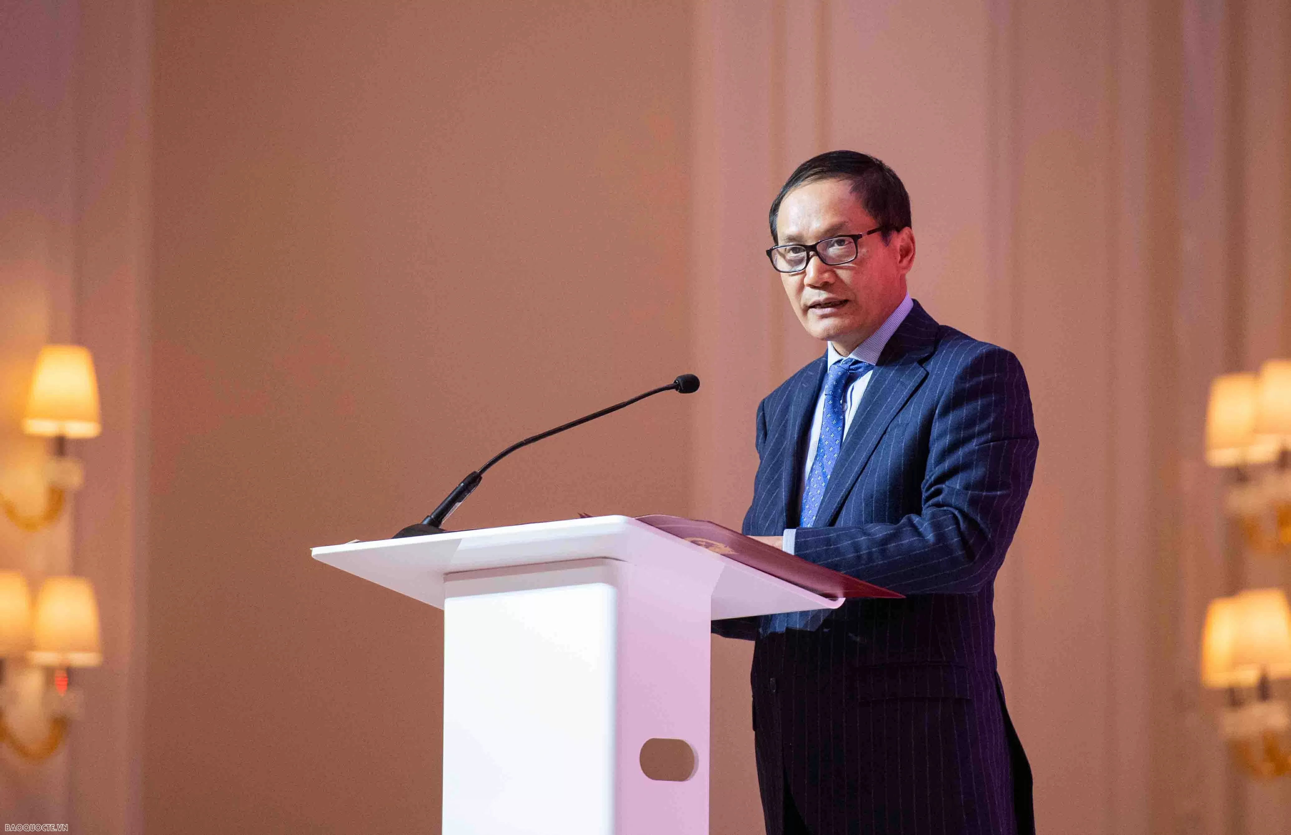 Tổng Bí thư Tô Lâm gặp gỡ cộng đồng người Việt Nam tại Vương quốc Anh