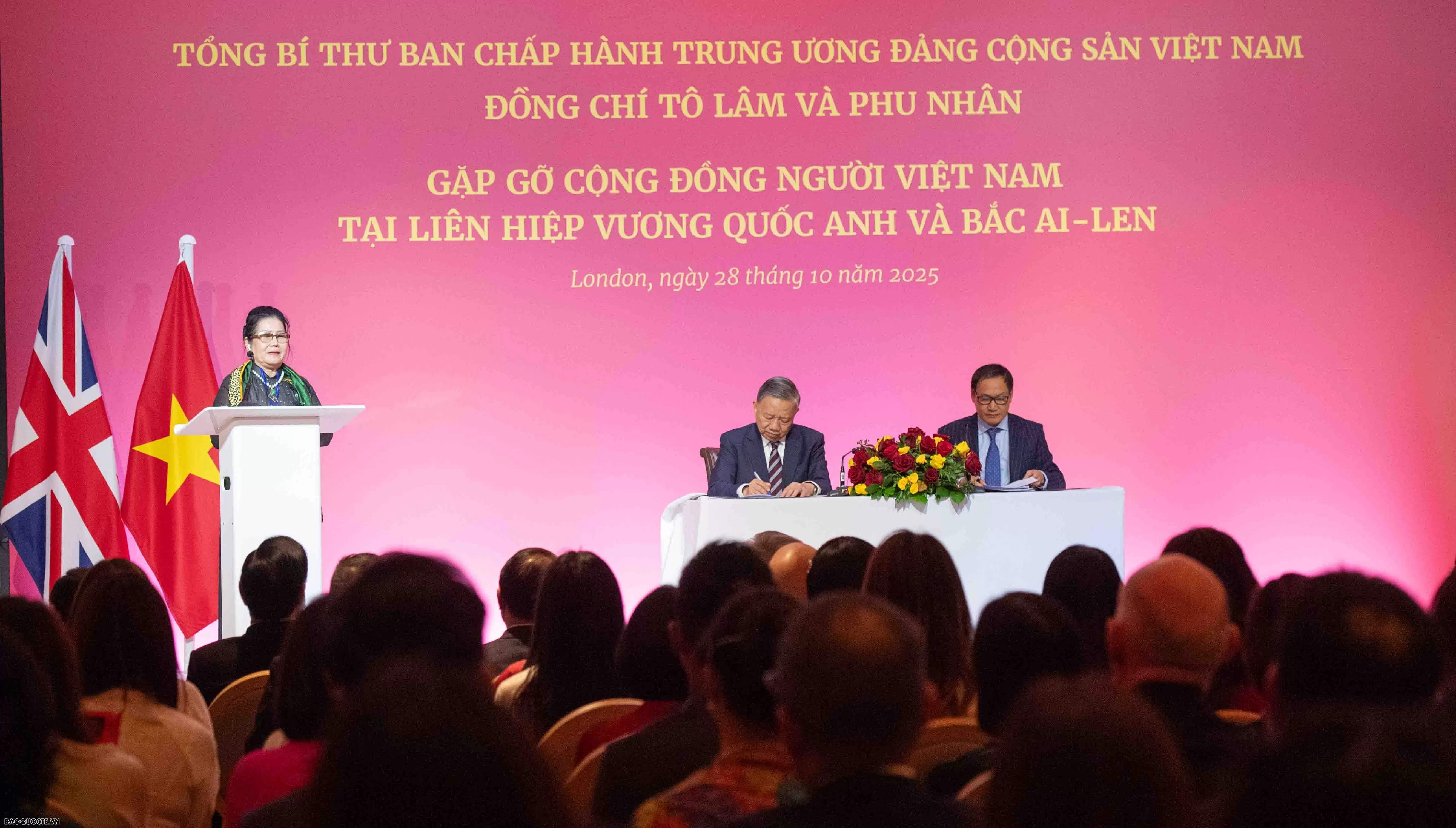 Tổng Bí thư Tô Lâm gặp gỡ cộng đồng người Việt Nam tại Vương quốc Anh Tổng Bí thư Tô Lâm gặp gỡ cộng đồng người Việt Nam tại Vương quốc Anh