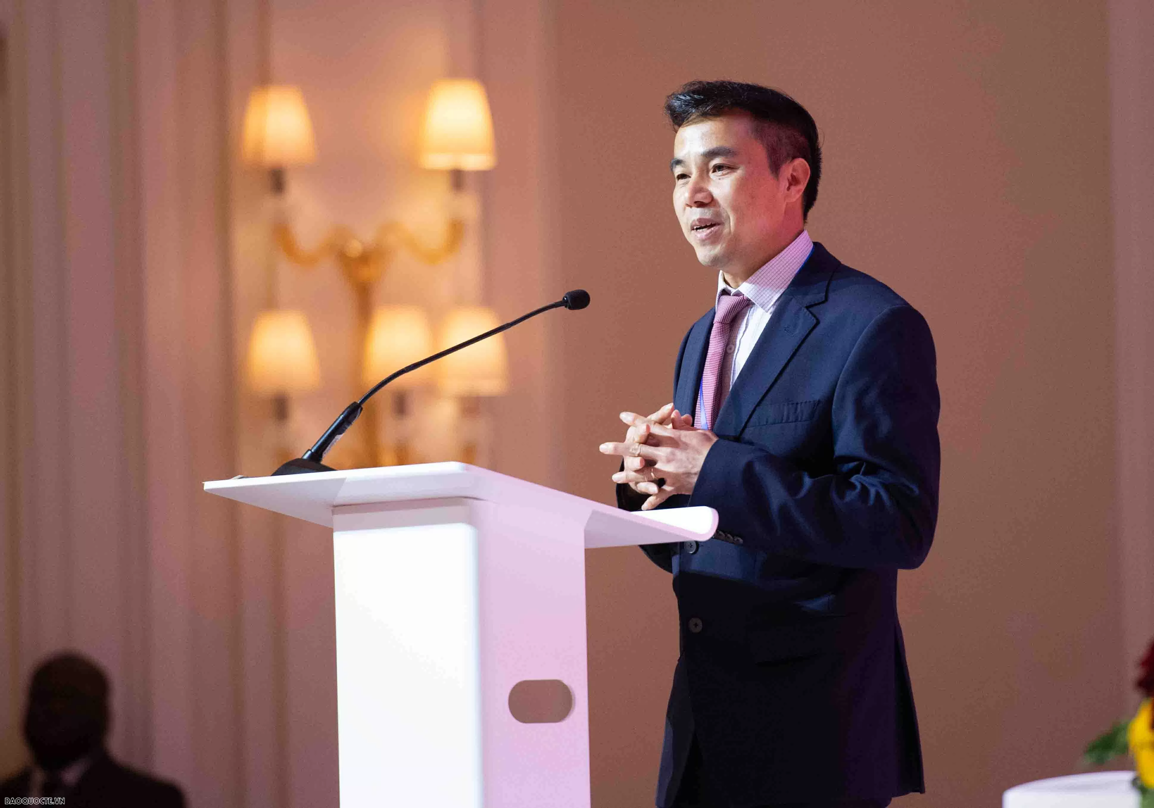 Tổng Bí thư Tô Lâm gặp gỡ cộng đồng người Việt Nam tại Vương quốc Anh